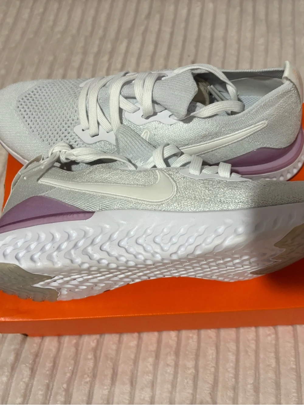 Nike Women White & Light Purple Training Sneakers - Picture 3 of 4